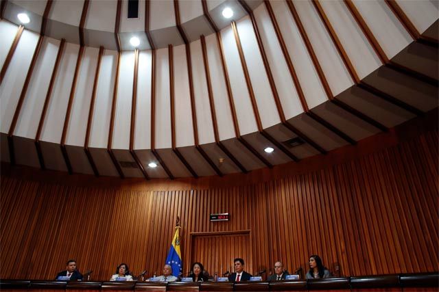 Tribunal Supremo venezolano valida postergación de juramentación de Hugo Chávez
